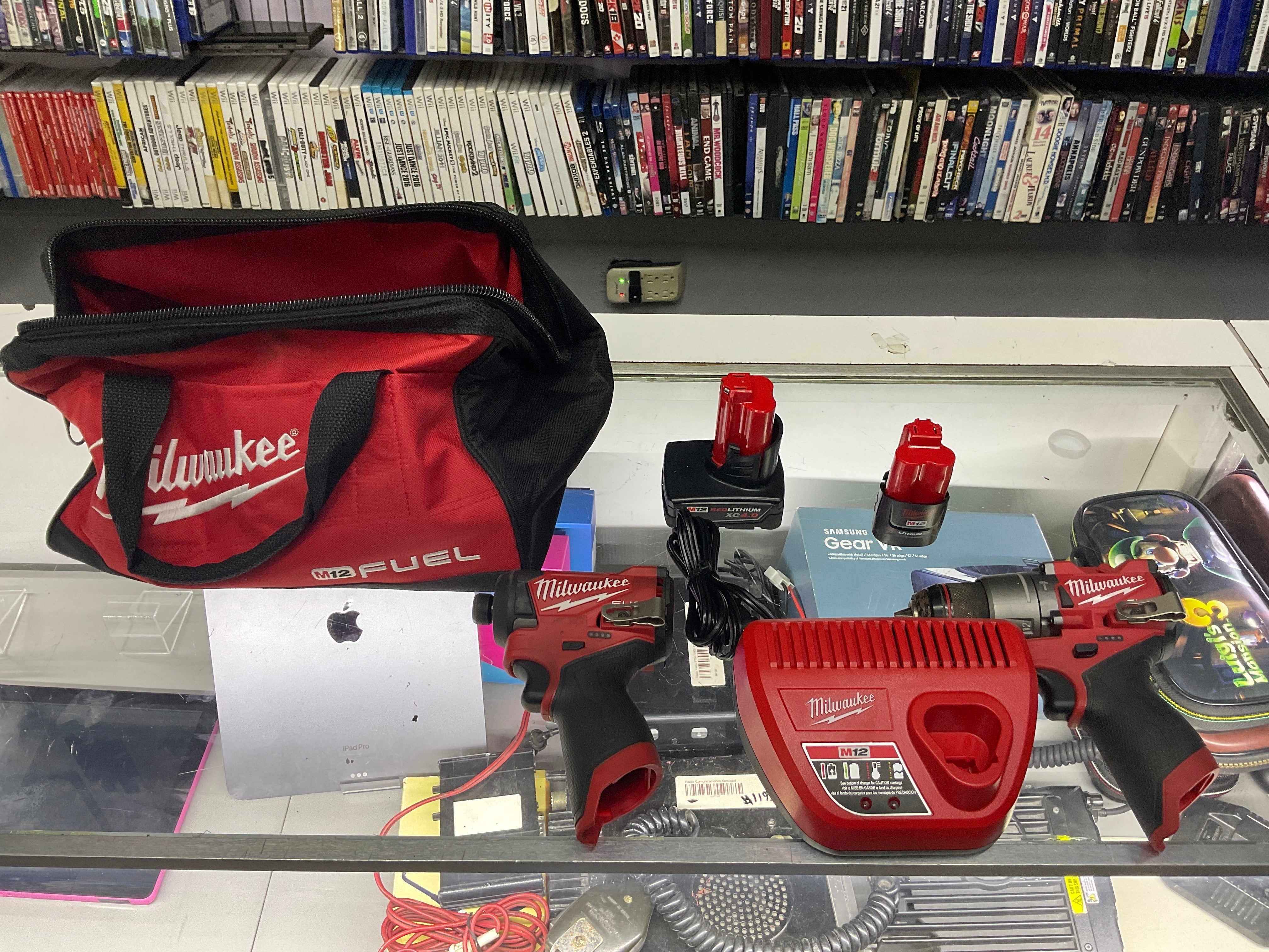 Set de Taladros Milwaukee M12 En estuche U
