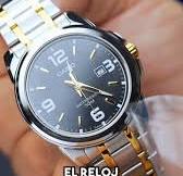 RELOJ PLATEADO CON LINEAS DORADASN Y ESFERA NEGRA