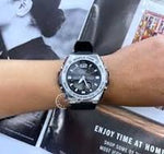 Reloj Casio negro y plateado con correa de goma