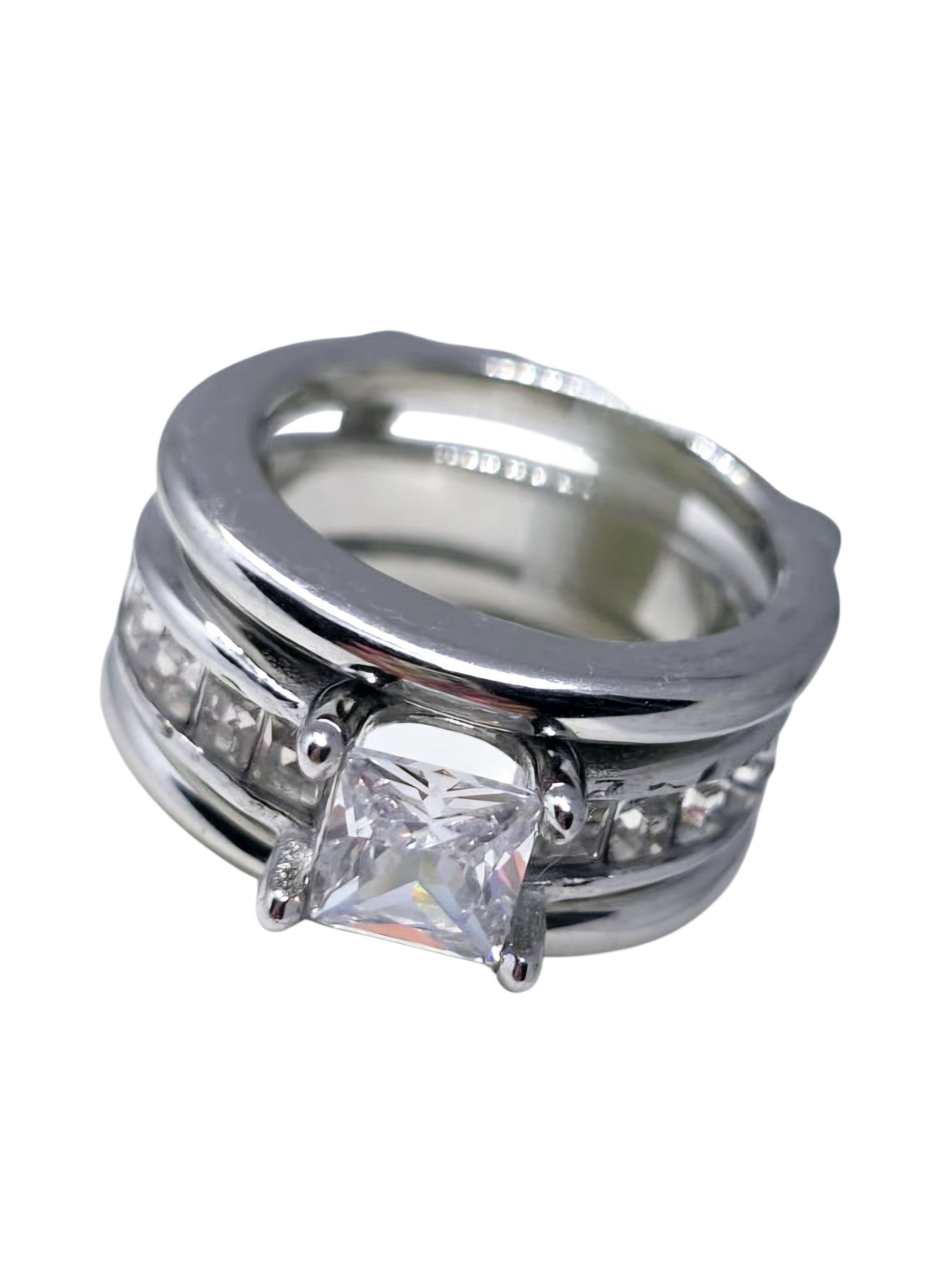 Sortija S/Steel Plateada Con Zirconias Insert